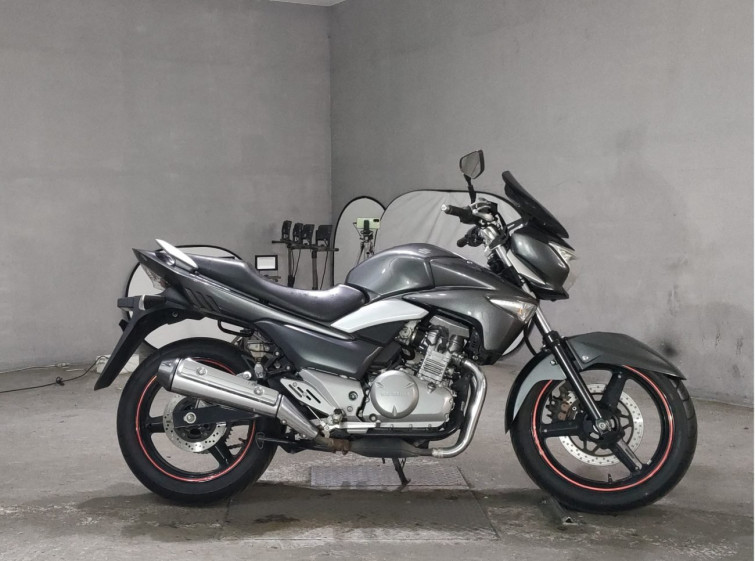 Мотоцикл Suzuki GSR250 з пробігом 14184 km
