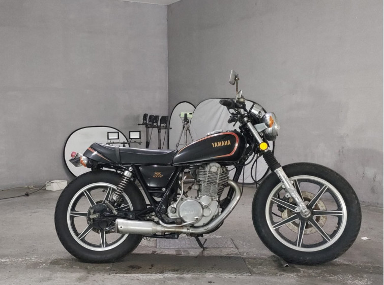 Мотоцикл Yamaha SR400 с пробегом 18784 km