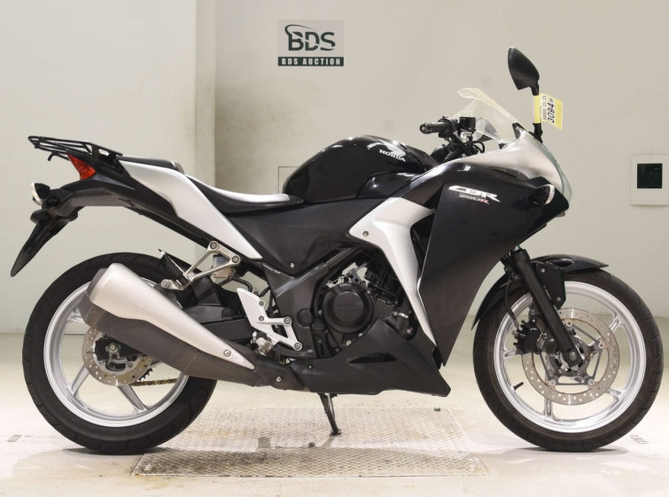 Мотоцикл Honda CBR250R з пробігом 9042 km
