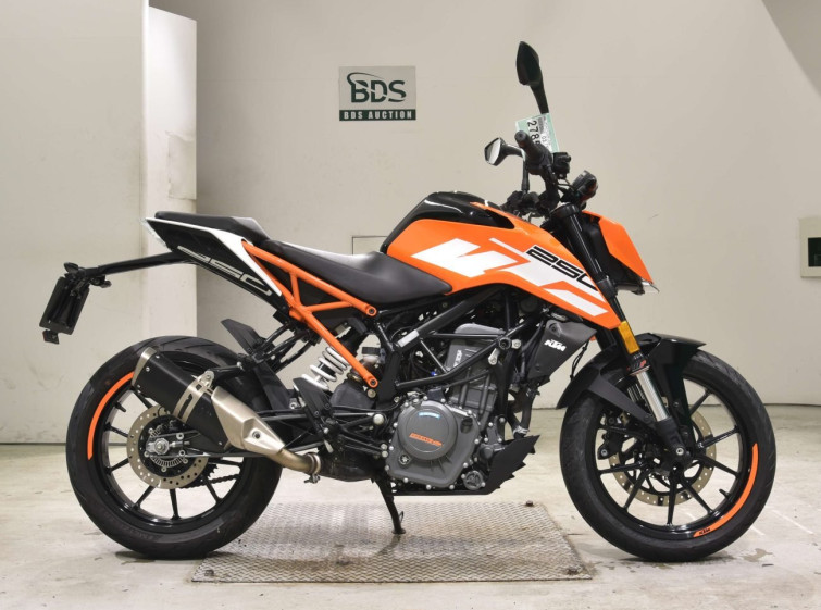 Мотоцикл KTM 250 DUKE з пробігом 2562 km