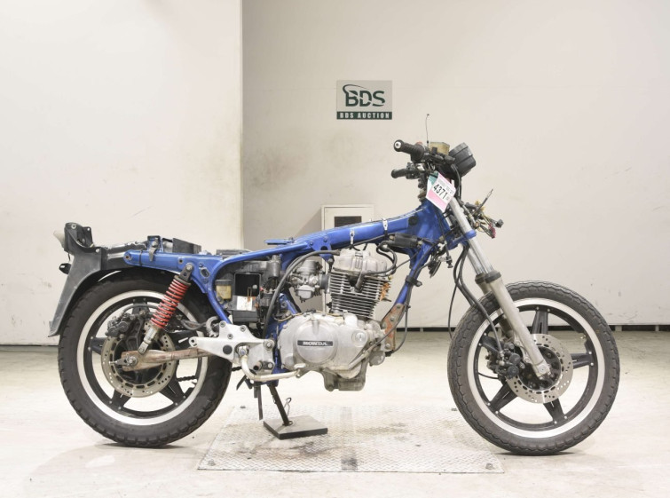 Мотоцикл Honda CB250 SUPERHAWK с пробегом 17311 km