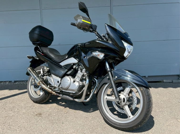 Мотоцикл Suzuki GSR250 з пробігом 17254 km