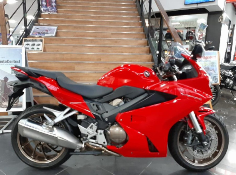 Мотоцикл Honda VFR800F с пробегом 23071 km