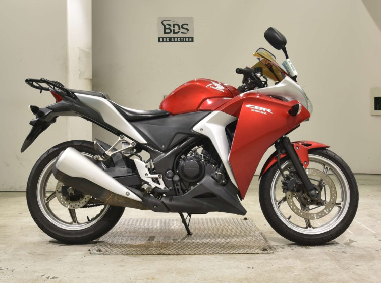 Мотоцикл Honda CBR250R з пробігом 26880 km