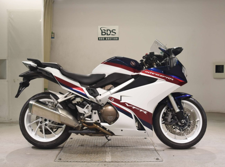 Мотоцикл Honda VFR800F с пробегом 23868 km
