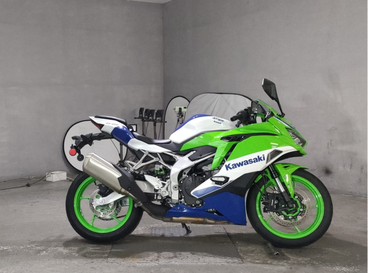 Мотоцикл Kawasaki NINJA ZX-4RR с пробегом 8677 km