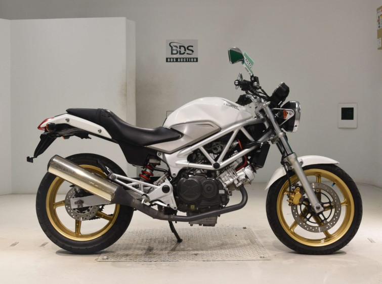 Мотоцикл Honda VTR250 з пробігом 29168 km