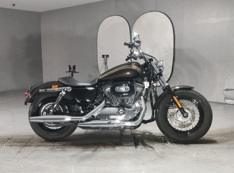 Мотоцикл HD SPORTSTER CUSTOM XL1200C з пробігом 4897 km