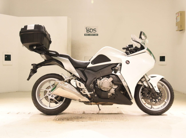 Мотоцикл Honda VFR1200FD с пробегом 42728 km
