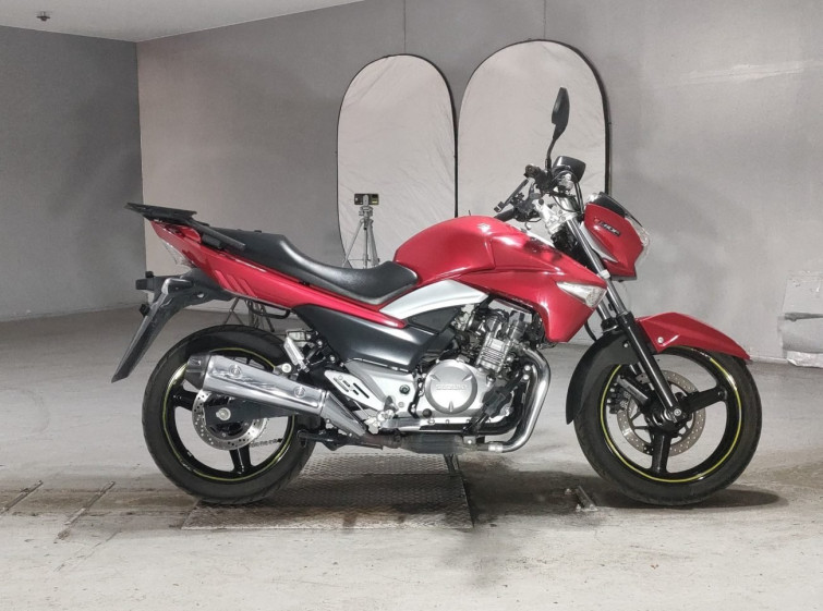 Мотоцикл Suzuki GSR250 з пробігом 31919 km