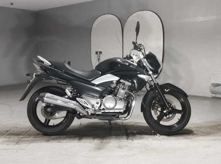 Мотоцикл Suzuki GSR250 з пробігом 56327 km