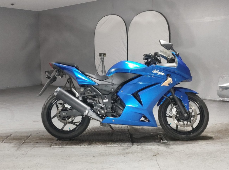 Мотоцикл Kawasaki NINJA250R з пробігом 11938 km