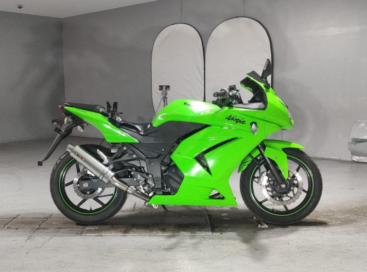 Мотоцикл Kawasaki NINJA250R с пробегом 15585 km