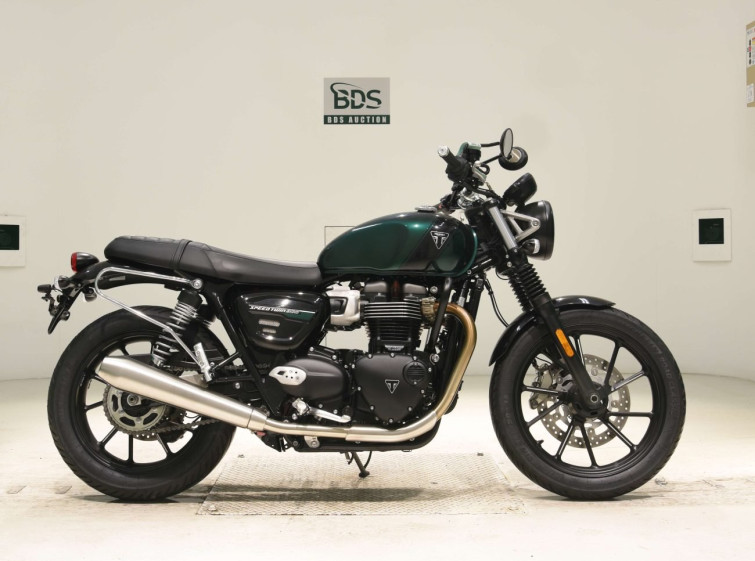 Мотоцикл Triumph STREET TWIN з пробігом 3504 km
