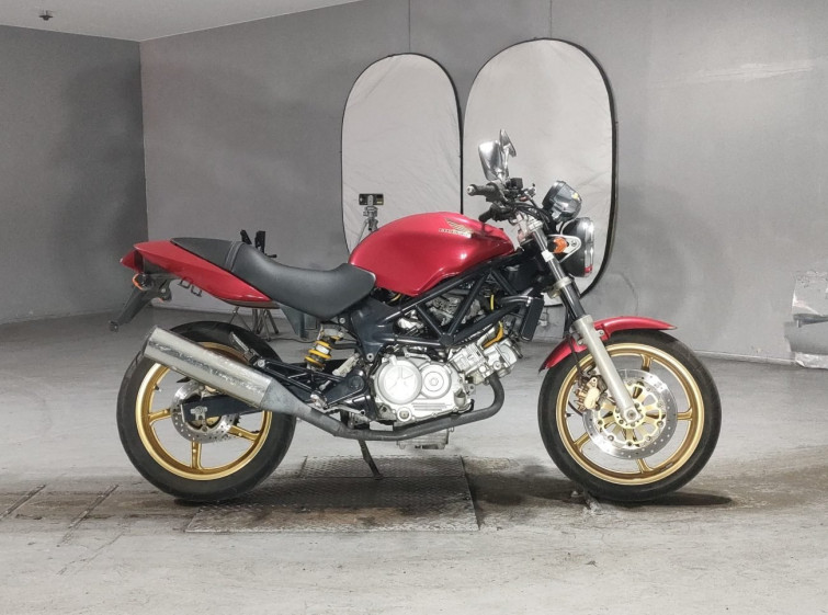 Мотоцикл Honda VTR250 з пробігом 29183 km