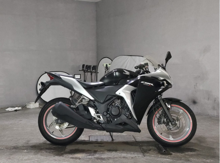 Мотоцикл Honda CBR250R з пробігом 11905 km