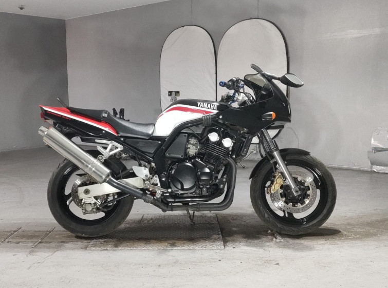 Мотоцикл Yamaha FZ400 с пробегом 15351 km