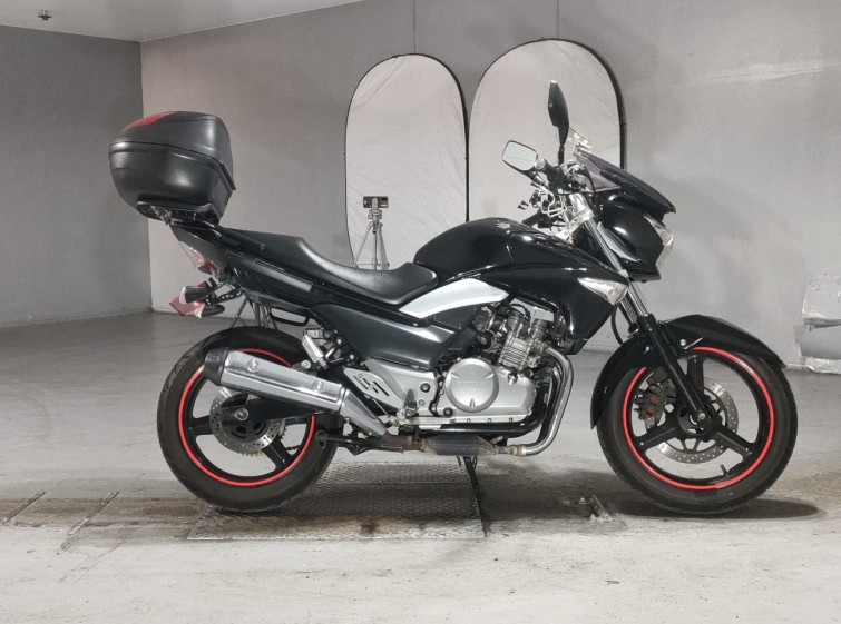 Мотоцикл Suzuki GSR250 з пробігом 72908 km