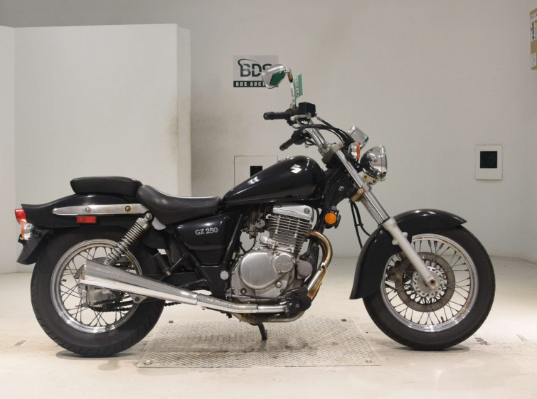 Мотоцикл Suzuki GZ250 з пробігом 14672 m