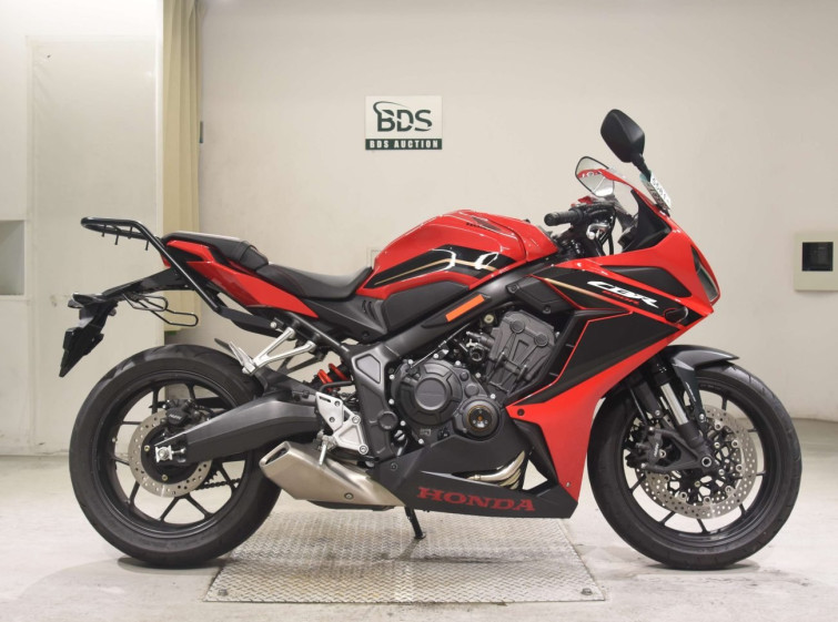 Мотоцикл Honda CBR650R с пробегом 7855 km