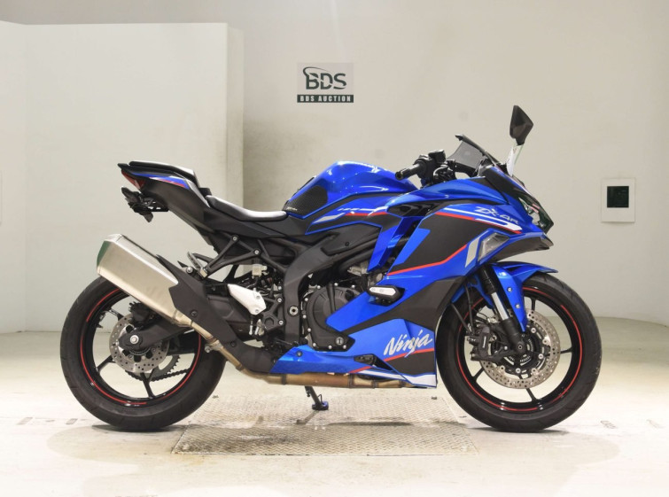 Мотоцикл Kawasaki ZX-4R с пробегом 5735 km