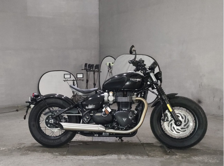 Мотоцикл Triumph BONNEVILLE BOBBER з пробігом 395 km