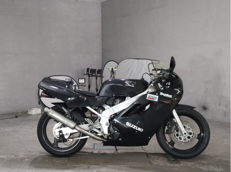 Мотоцикл Suzuki GSX-R400 з пробігом 12750 km