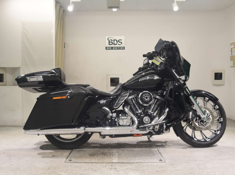 Мотоцикл HD STREET GLIDE FLHXSE1800 с пробегом 6133 km