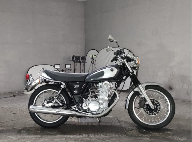 Мотоцикл Yamaha SR400 с пробегом 75 km