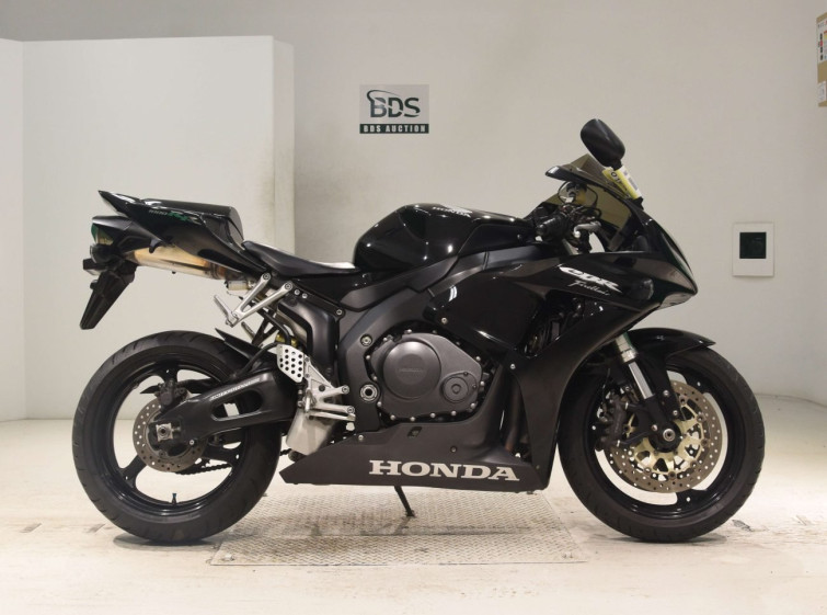 Мотоцикл Honda CBR1000RR з пробігом 16943 km