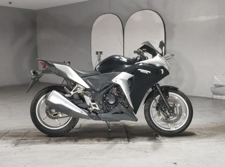Мотоцикл Honda CBR250R з пробігом 18287 km