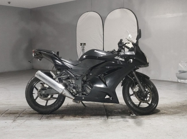Мотоцикл Kawasaki NINJA250R з пробігом 32742 km