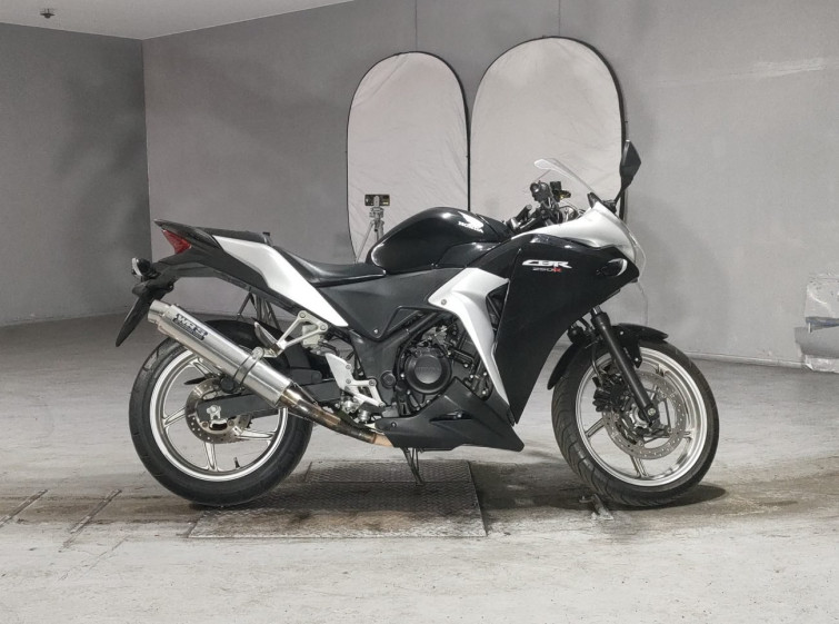 Мотоцикл Honda CBR250R з пробігом 43369 km