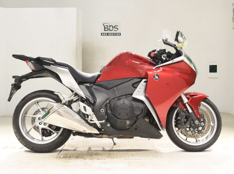 Мотоцикл Honda VFR1200F с пробегом 23760 km