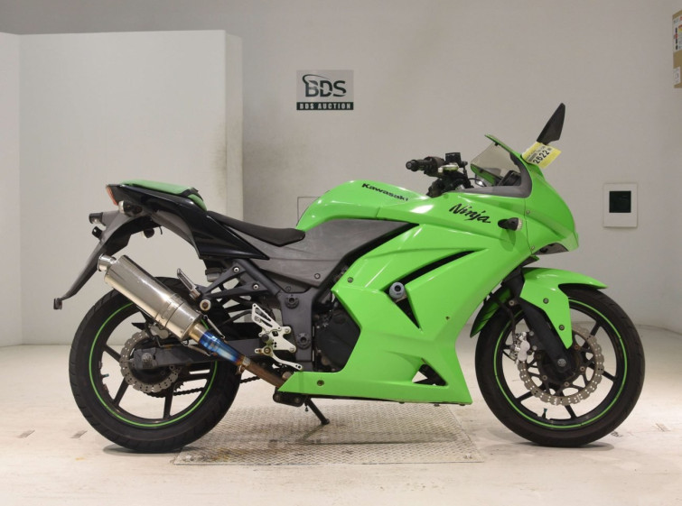 Мотоцикл Kawasaki NINJA250R з пробігом 18522 km