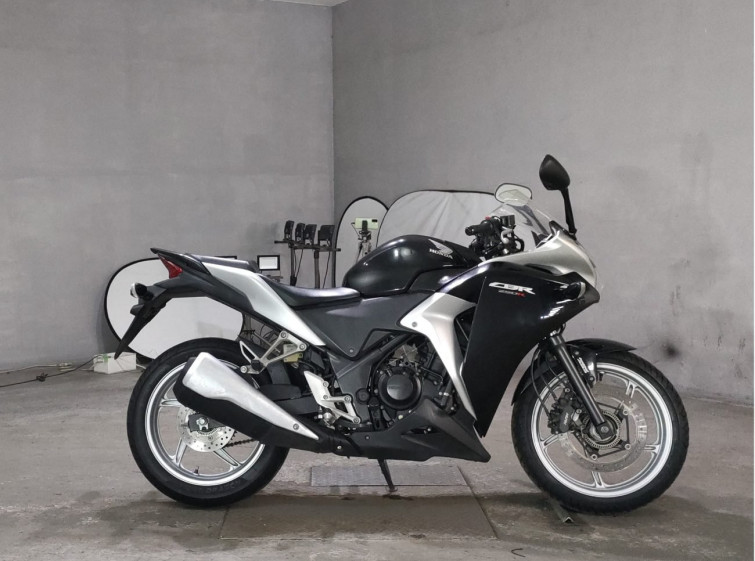 Мотоцикл Honda CBR250R з пробігом 14266 km