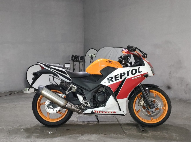 Мотоцикл Honda CBR250R з пробігом 32741 km