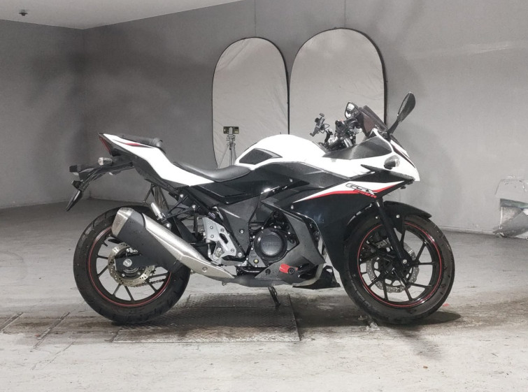 Мотоцикл Suzuki GSX250R с пробегом 12841 km