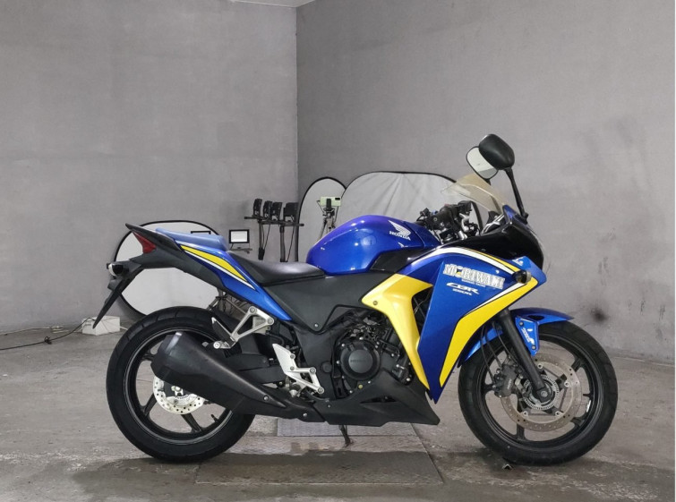 Мотоцикл Honda CBR250R з пробігом 24578 km