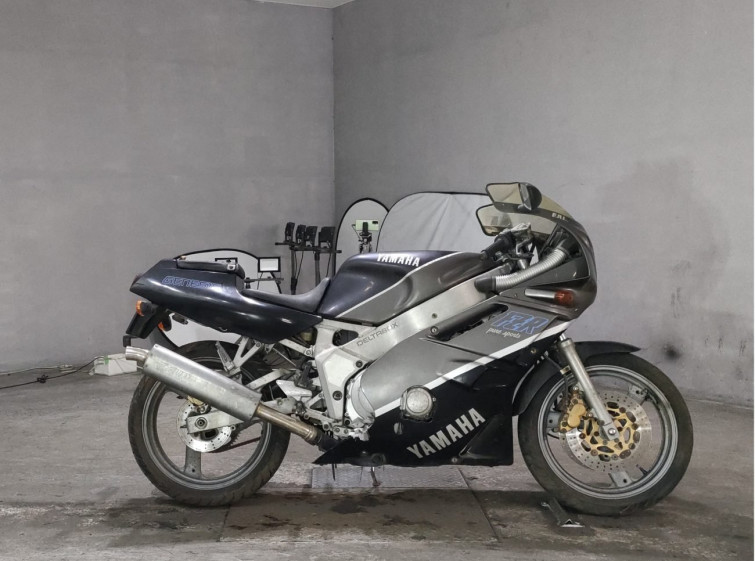Мотоцикл Yamaha FZR400 з пробігом 85 km