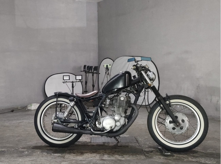 Мотоцикл Yamaha SR400 с пробегом 9387 km