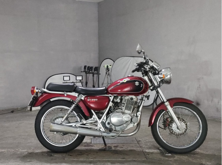 Мотоцикл Suzuki ST250E с пробегом 7952 km