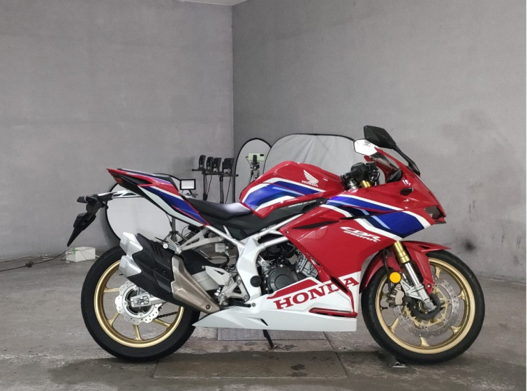 Мотоцикл Honda CBR250RR с пробегом 15303 km