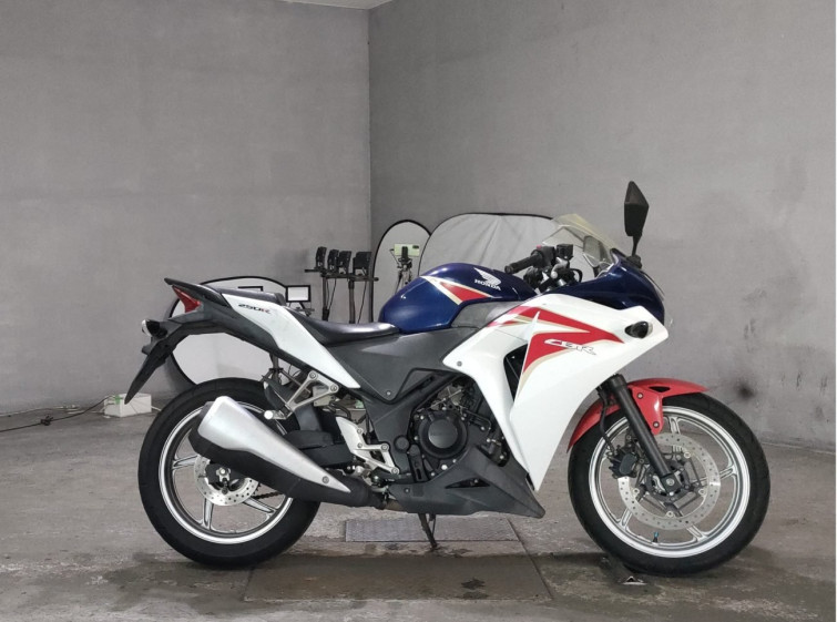 Мотоцикл Honda CBR250R з пробігом 24587 km