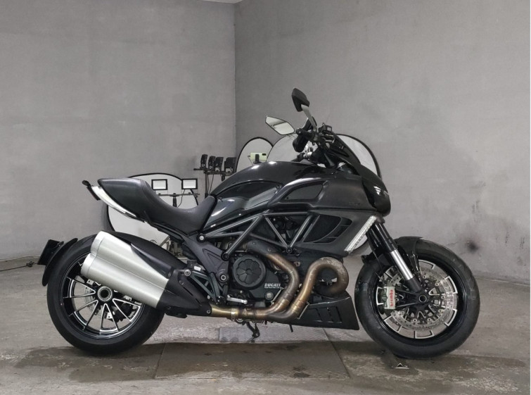 Мотоцикл Ducati DIAVEL з пробігом 44792 km