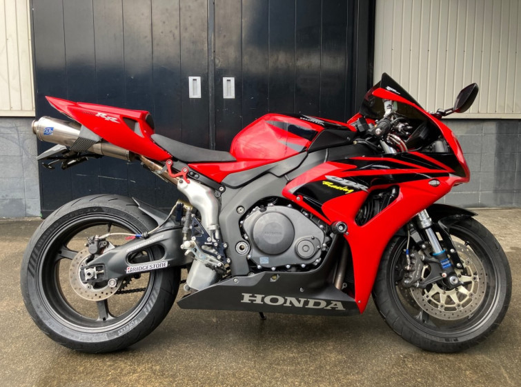 Мотоцикл Honda CBR1000RR с пробегом 31381 km