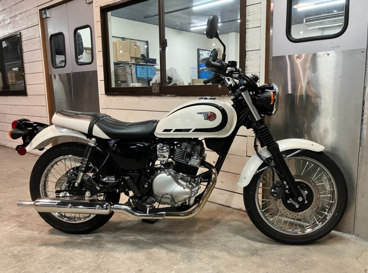 Мотоцикл Kawasaki W230 с пробегом 1165 km