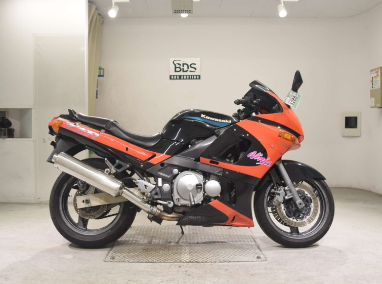 Мотоцикл Kawasaki ZZ-R400 з пробігом 49588 km