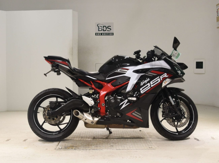 Мотоцикл Kawasaki NINJA ZX-25R з пробігом 25968 km
