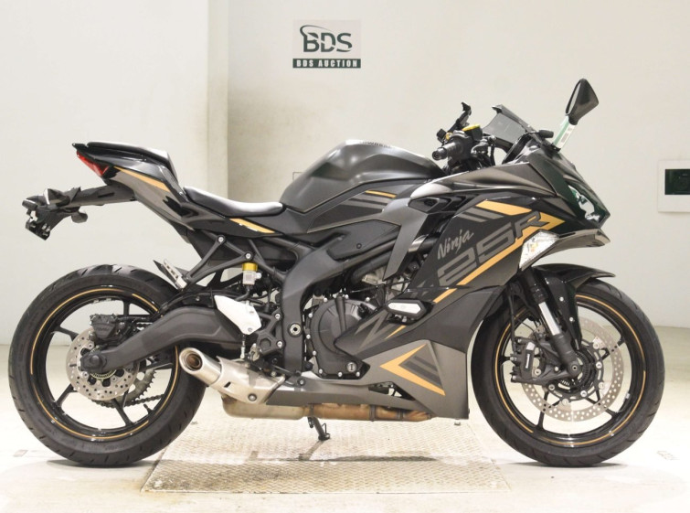 Мотоцикл Kawasaki NINJA ZX-25R KRT з пробігом 4064 km